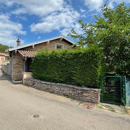Maison Au Pied De La Roche Solutre-Pouilly Exterior photo