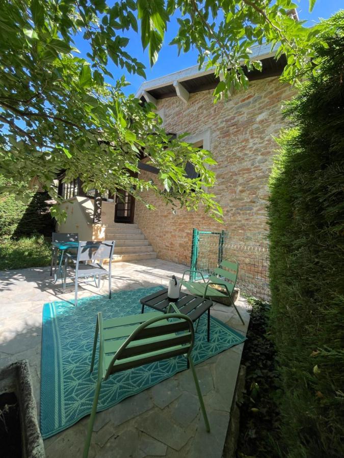 Maison Au Pied De La Roche Solutre-Pouilly Exterior photo